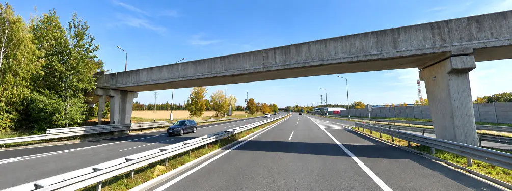 Středočeský kraj chce pro místní i turisty zachovat lávky nad dálnicí D6 u Velké Dobré