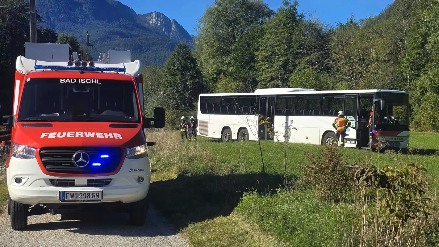 Hasiči vytahovali autobus v Bad Ischl