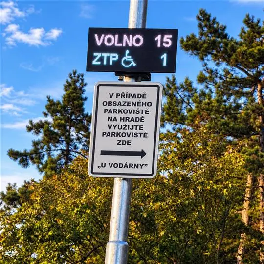 Město Most – Chystáte se na Hněvín? Nový systém prozradí, zda nahoře zaparkujete