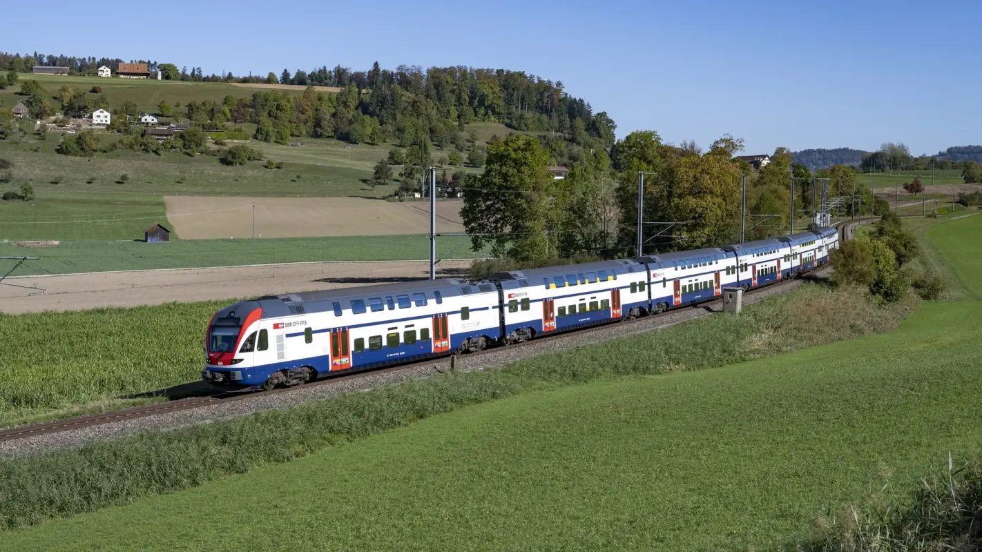 První zrekonstruovaný vlak Regio-Dosto curyšské S-Bahn v provozu
