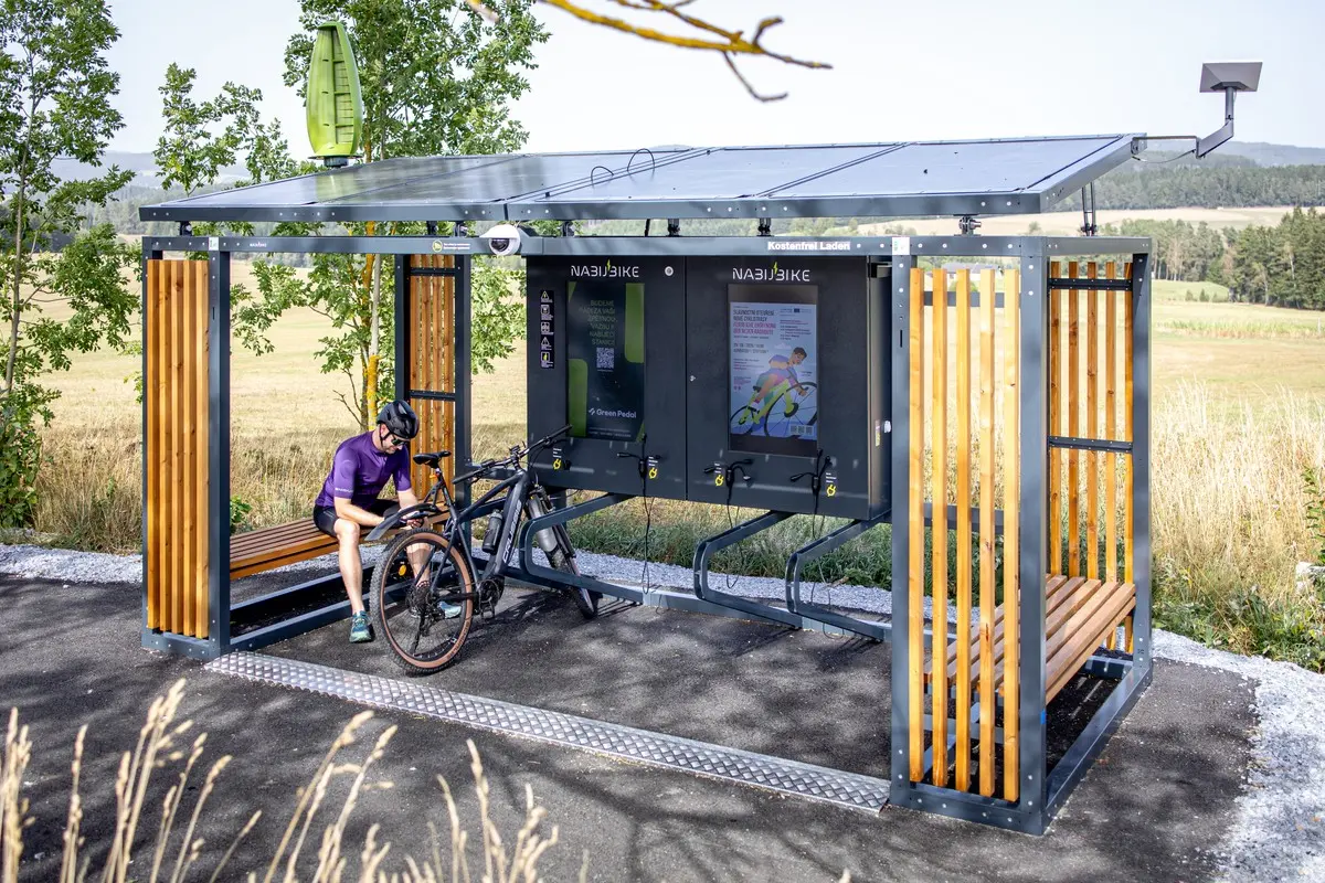 Technologie Siemens řídí nové autonomní nabíjecí stanice pro elektrokola od českého startupu Make4Green