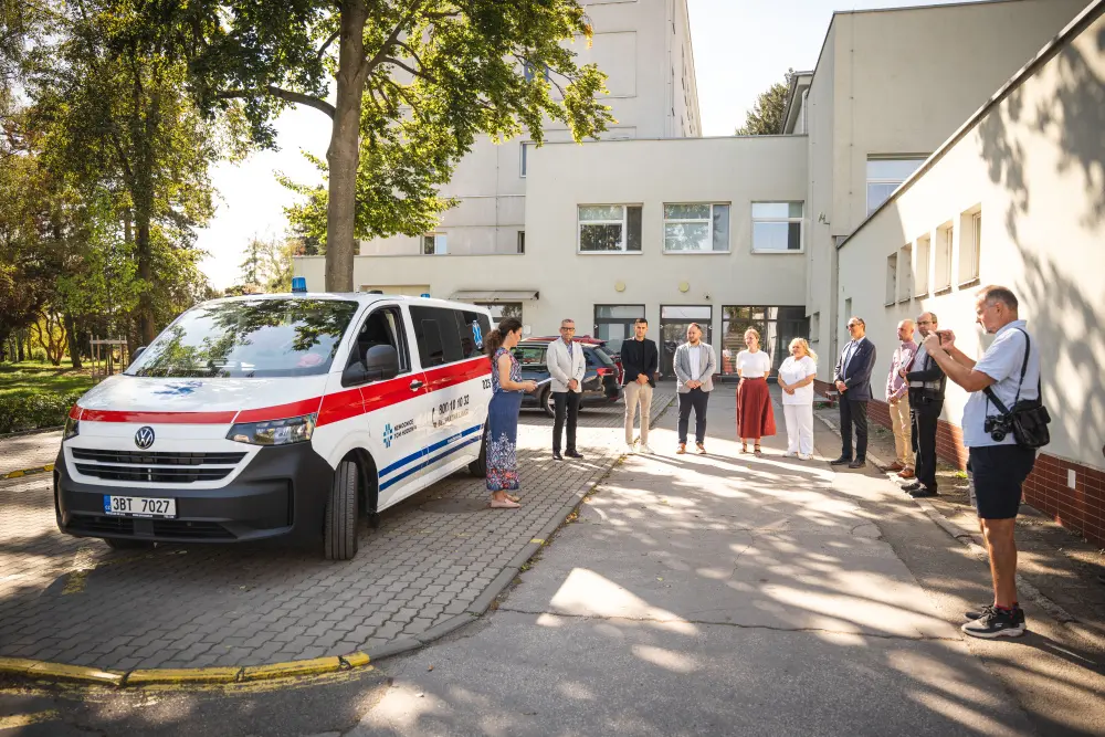Nemocnice TGM Hodonín posílila vozový park o novou převozní sanitku